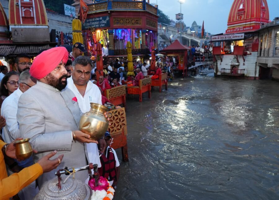 राज्यपाल ने कांवड़ मेला कंट्रोल रूम का किया निरीक्षण, सीसीटीवी निगरानी व्यवस्था का लिया जायजा, कहा – श्रद्धालुओं की सुरक्षा एवं सुविधाएं सर्वोच्च प्राथमिकता