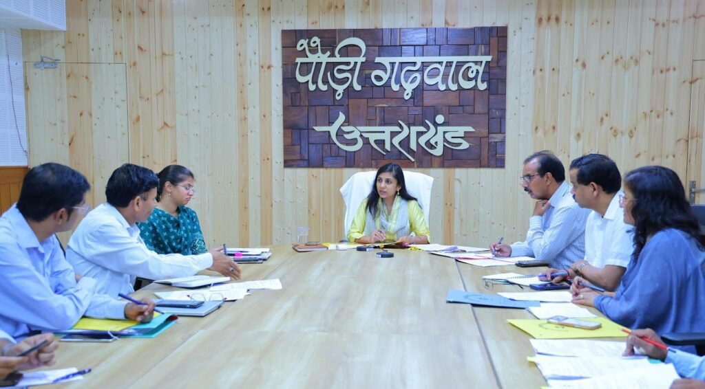 शहीदों के सम्मान से जुड़े मामलों में देरी बर्दाश्त नहीं – डीएम स्वाति एस. भदौरिया