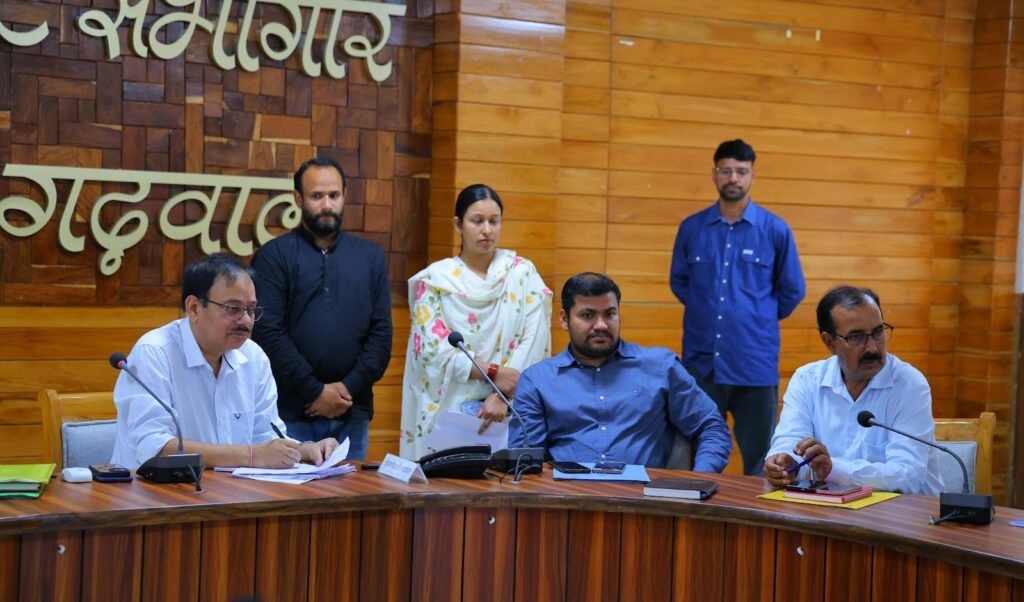 पौड़ी गढ़वाल : जनता मिलन में 34 शिकायतों पर सुनवाई, अधिकांश का मौके पर हुआ निस्तारण