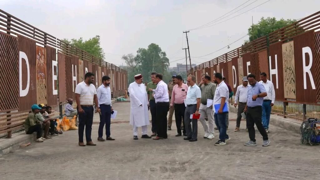 टौंस नदी पर बने पुल के एप्रोच मार्ग धंसने का लोनिवि मंत्री सतपाल महाराज ने लिया संज्ञान, कहा – पुल और उसका स्ट्रक्चर पूरी तरह सुरक्षित