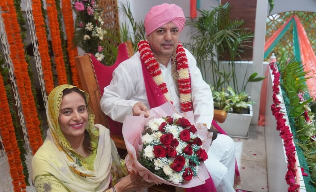 श्री दरबार साहिब में गुरु पूर्णिमा पर गुरु महिमा के दिव्य संदेश से भावविभोर हुई संगतें, श्रीमहंत देवेन्द्र दास जी महाराज ने संगतों को दिए पावन दर्शन एवं आशीर्वाद