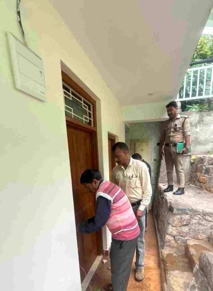 मसूरी में अवैध निर्माणों पर एमडीडीए का बड़ा एक्शन, दो भवन किए सील, सुवाखोली और किंगरेट पिक्चर पैलेस मार्ग पर प्रवर्तन कार्रवाई
