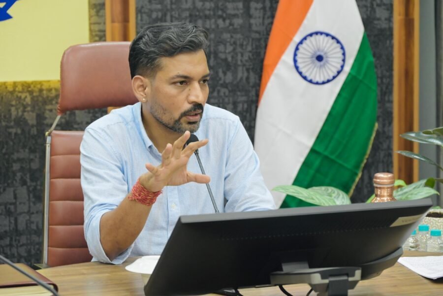 देहरादून में मतदाता सूची पुनरीक्षण तेज, 5.47 लाख मतदाताओं को नोटिस, 03 अगस्त से लगेंगे विशेष सुनवाई शिविर, 11 सितंबर तक आपत्तियों का निस्तारण