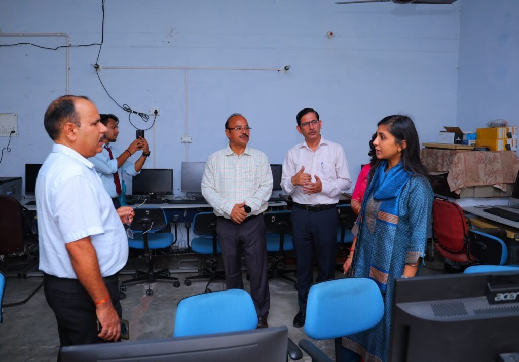 गुणवत्तापूर्ण शिक्षा और दक्ष शिक्षक ही भविष्य की मजबूत नींव – डीएम स्वाति एस. भदौरिया