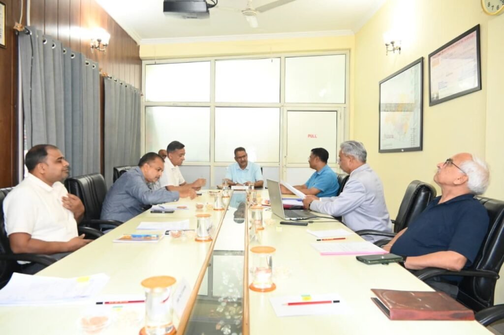 पूर्व सैनिकों और युवाओं को विदेश में रोजगार उपलब्ध कराने की दिशा में तेजी से कार्य करे उपनल – मंत्री गणेश जोशी